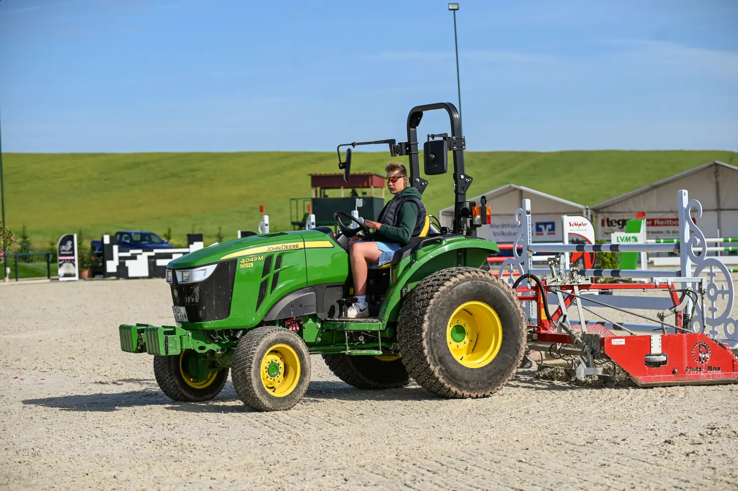LRV Timmenrode e.V., Pferdeveranstaltungen, grüner Traktor