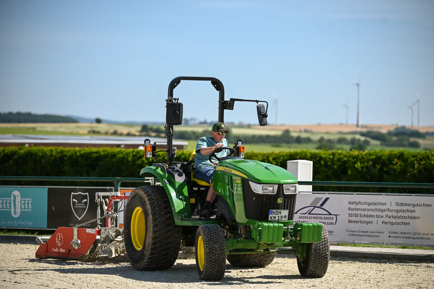 LRV Timmenrode e.V., Pferdeveranstaltungen, grüner Traktor